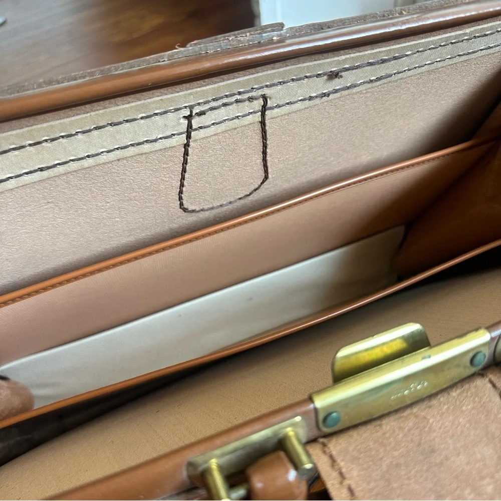 Vintage 70s The Luggage Gallery leather business case w key